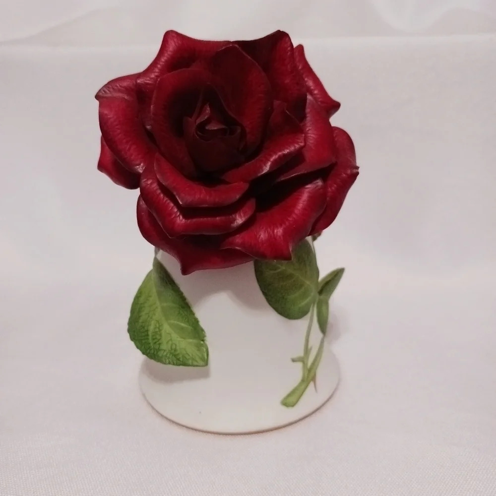 Franklin Mint Vtg The royalty rose bell 1984